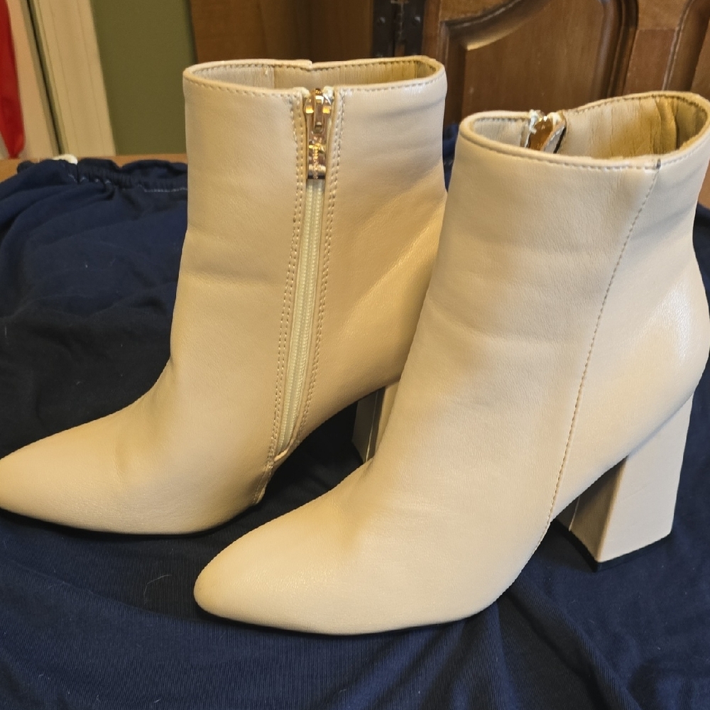 NWOT Timesize "Apricot" Booties